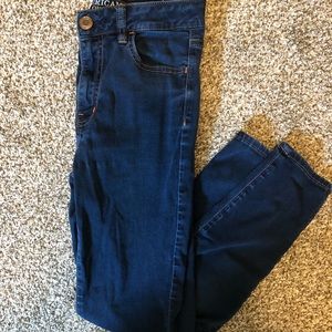 American Eagle skinny dark wash crops. Size 4L